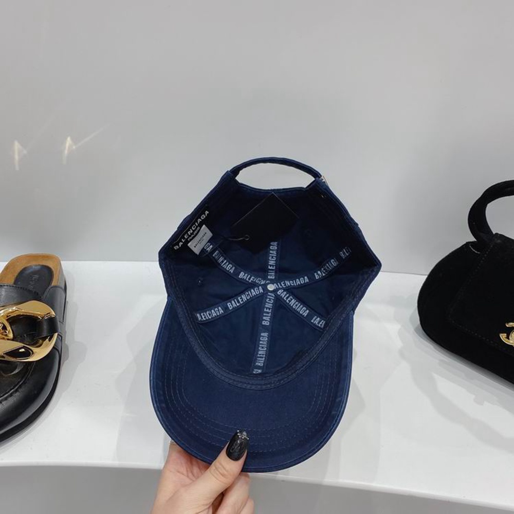 Ba*len*cia*ga hat